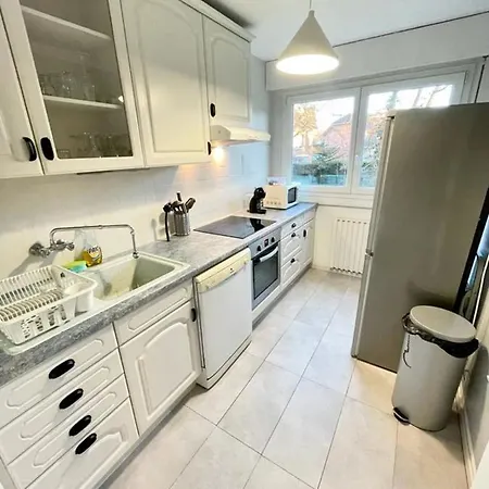 Bnb2You Large Comfortable Apartment Well Located Near Switzerland Hébergement de vacances Ferney-Voltaire